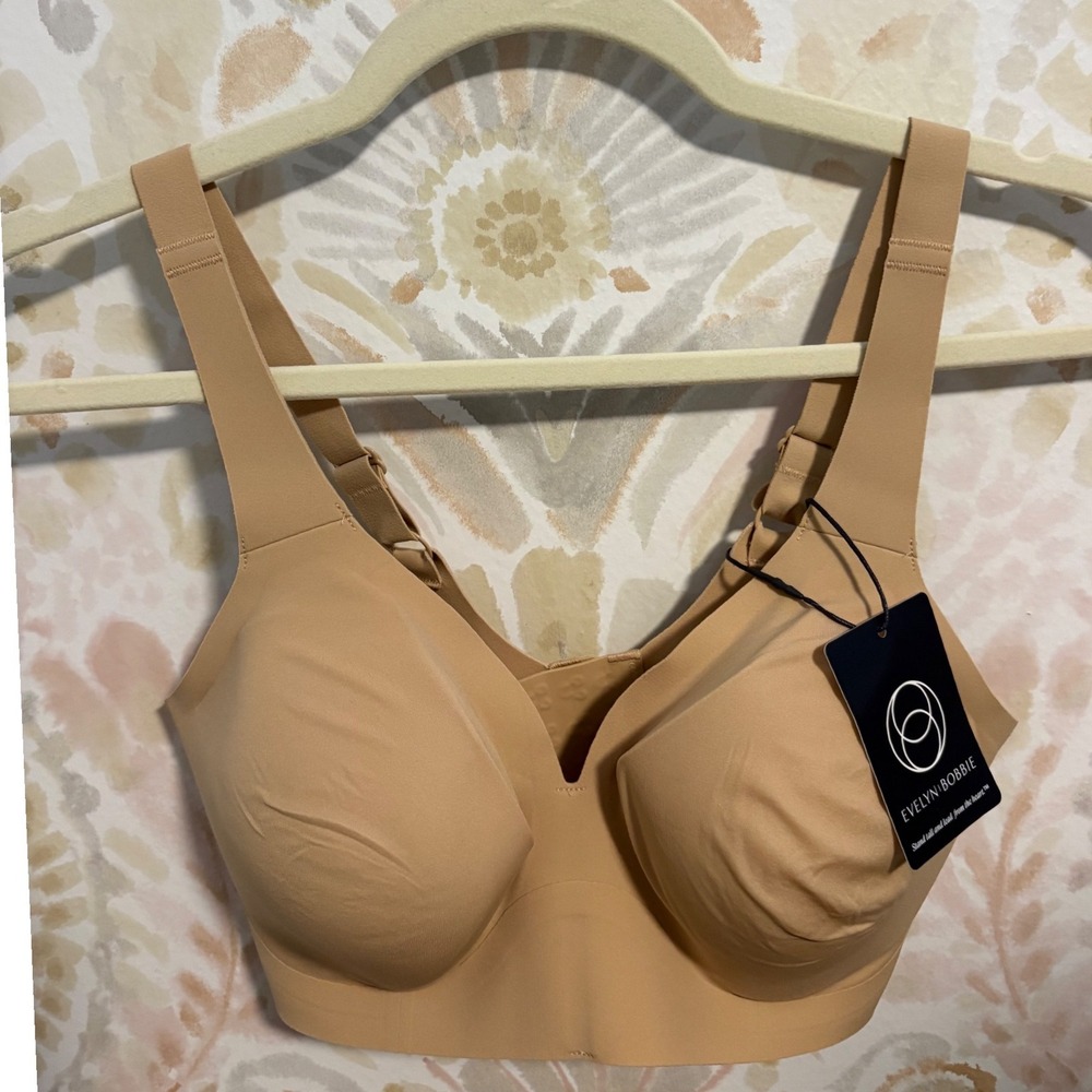 NWT Evelyn & Bobbie Starlette Plunge Bra Sand Tan Wire Free Seamless | Size M